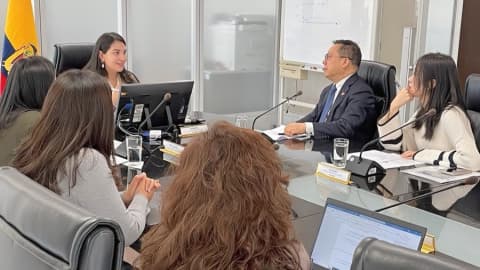 Ecuador: gasto público 2025 dispara nuevamente déficit fiscal