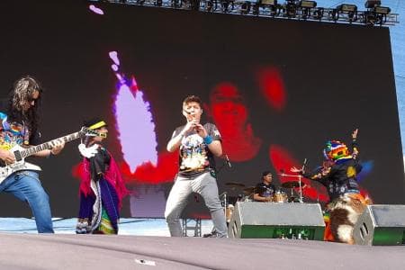 Ritmos andinos, metal y pogo marcan el cierre del QuitoFest 2025